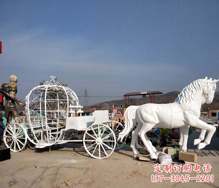 辽宁玻璃钢城市的马车雕塑