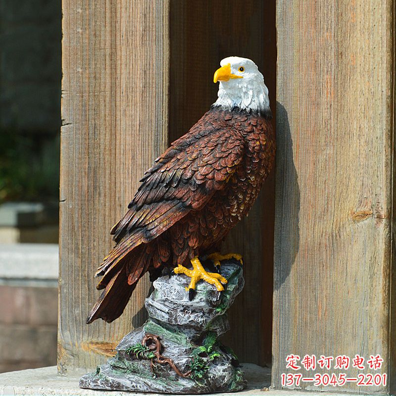 辽宁玻璃钢老鹰雕塑——传递自然之美