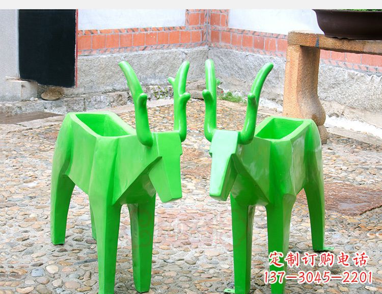 辽宁玻璃钢几何花盆雕塑——给动物们一个温暖的家