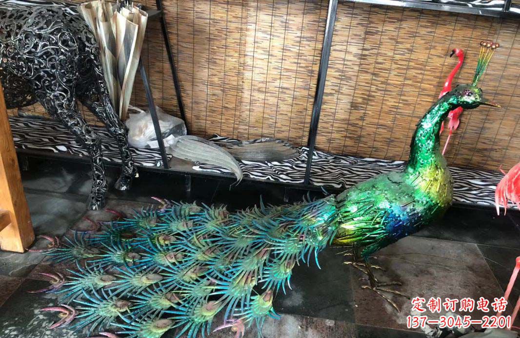 辽宁不锈钢彩色景观孔雀雕塑
