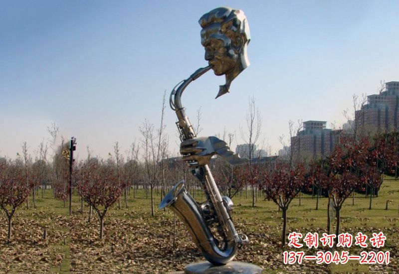 辽宁静谧而神秘的不锈钢萨克斯雕塑