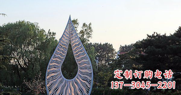 辽宁水滴雕塑给公园带来流动的美