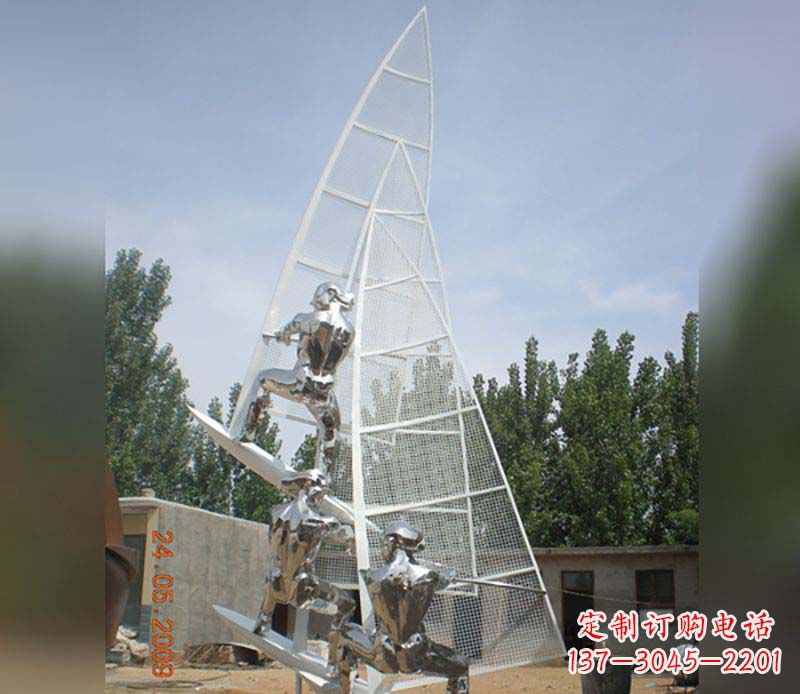 辽宁不锈钢帆船给公园带来美丽的景致