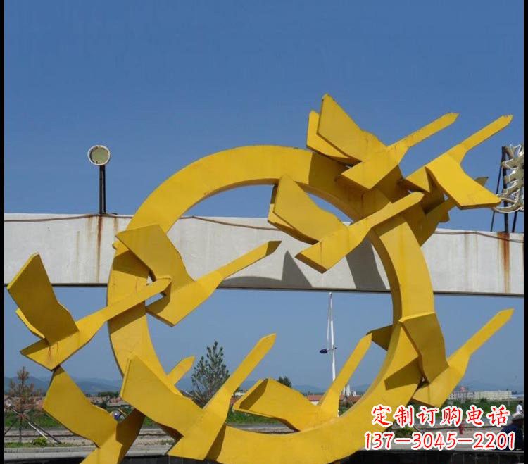 辽宁不锈钢大雁雕塑点缀公园美景