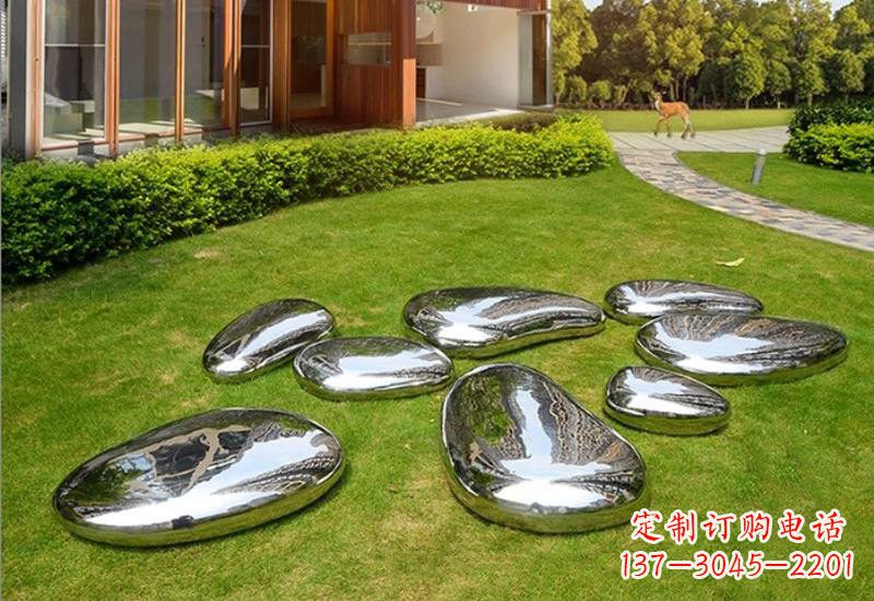 辽宁不锈钢公园的鹅卵石雕塑