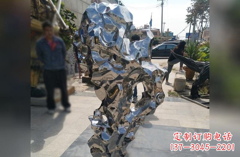 辽宁太湖石雕塑——点缀不锈钢公园