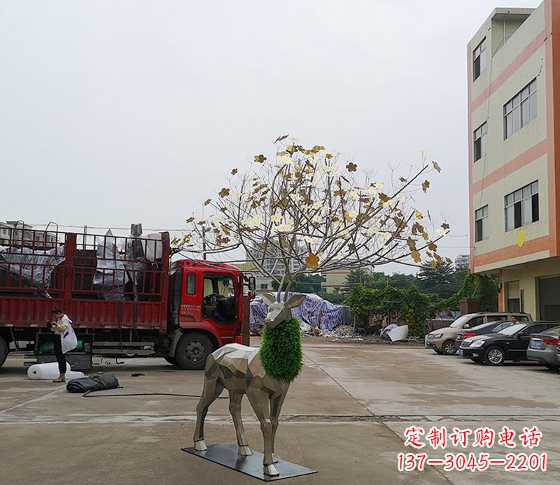 辽宁不锈钢公园的梅花鹿雕塑