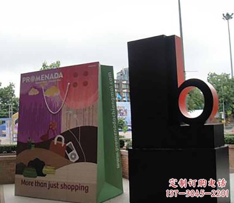 辽宁不锈钢购物袋雕塑为公园带来现代风格