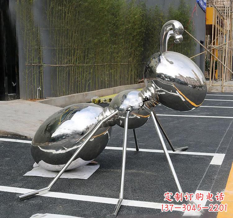 辽宁不锈钢蚂蚁雕塑——象征力量与智慧