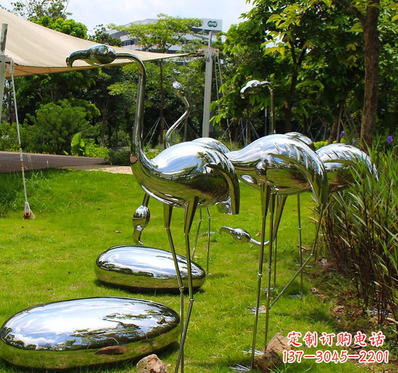 辽宁不锈钢镜面火烈鸟雕塑精美外形、多彩光泽