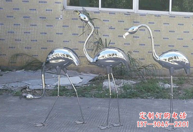 辽宁不锈钢火烈鸟雕塑给人以美好的视觉享受