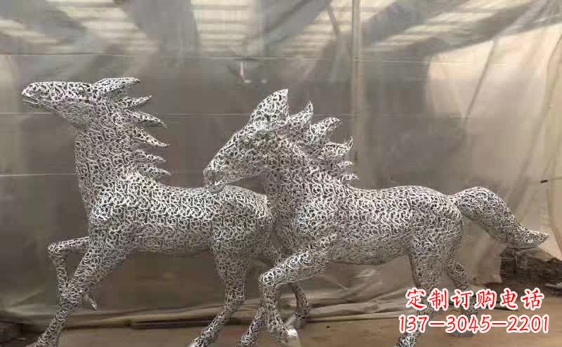 辽宁不锈钢马雕塑精美而又富有动感