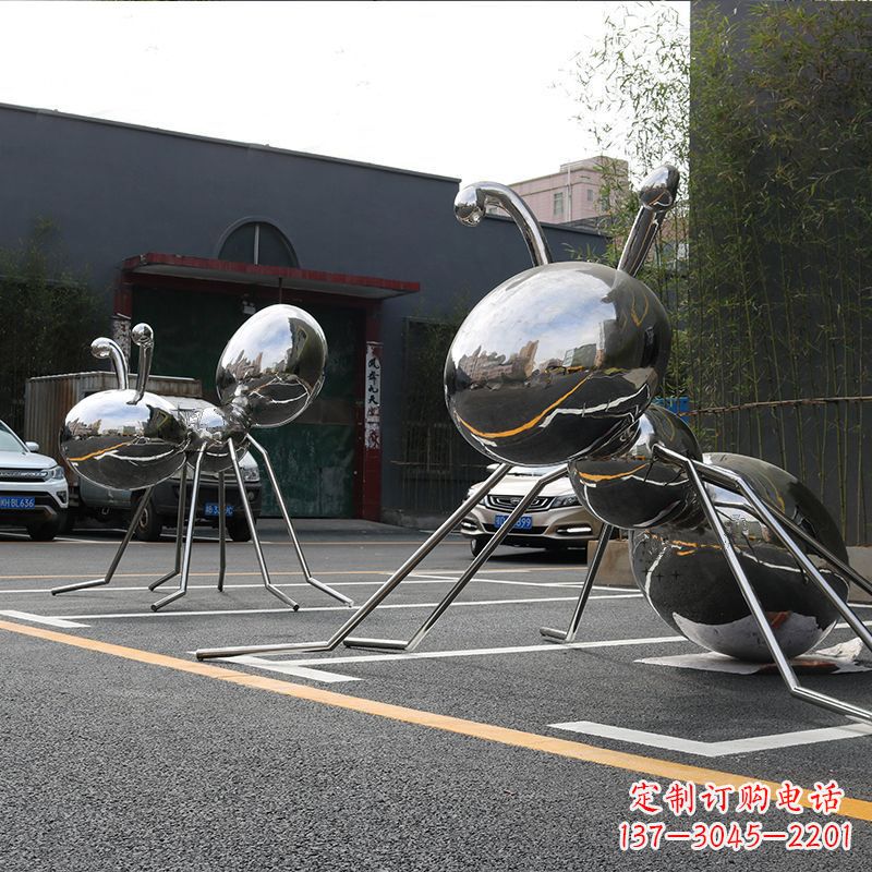 辽宁蚂蚁雕塑给城市街道带来活力