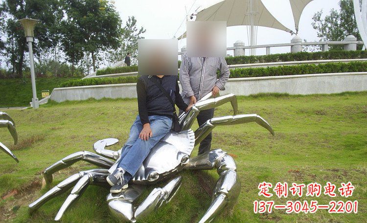 辽宁不锈钢螃蟹雕塑艺术美化公园环境