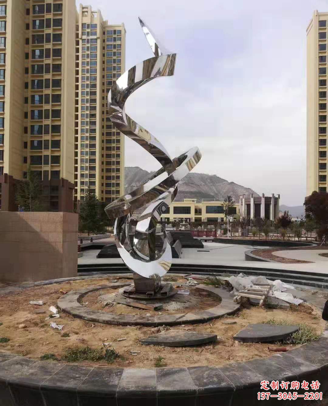 辽宁飘带雕塑美化城市空间的艺术