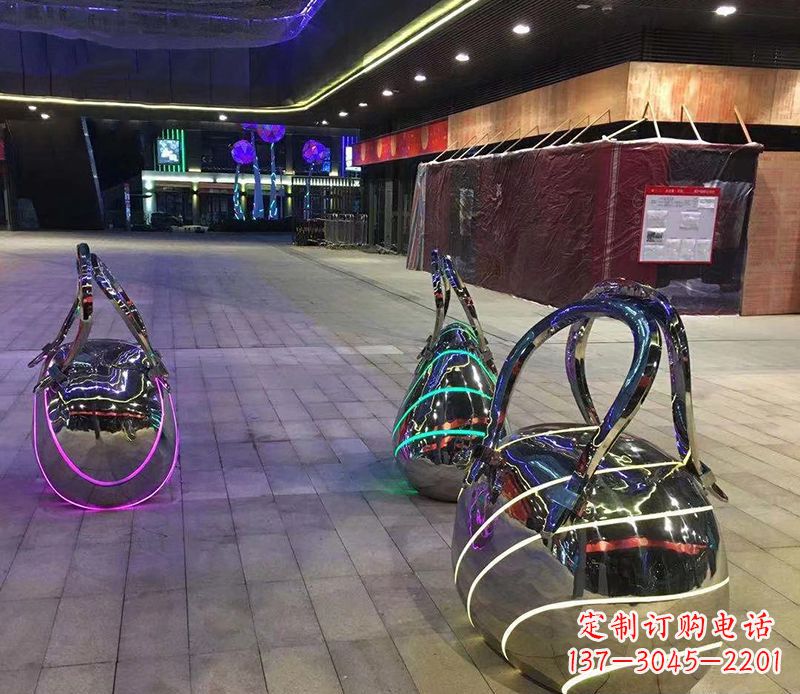 辽宁不锈钢手提包雕塑精美艺术品