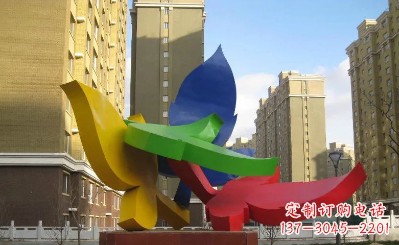 辽宁不锈钢树叶景观雕塑美丽而精致