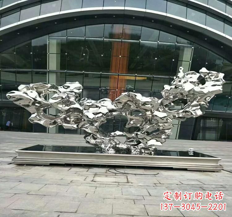 辽宁灵动的太湖石雕塑