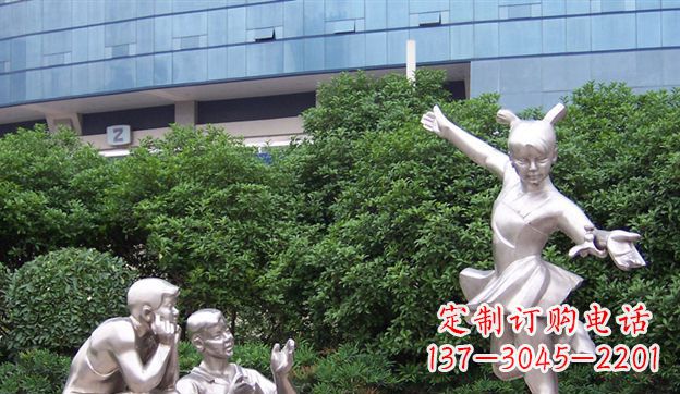 辽宁不锈钢制作的儿童踢毽子雕塑