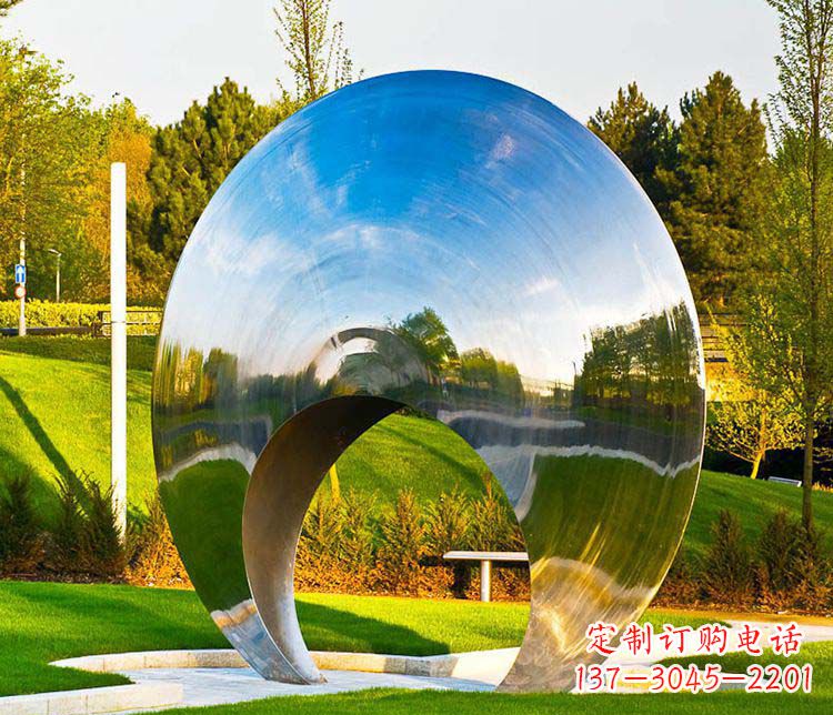 辽宁环环相扣的圆环雕塑