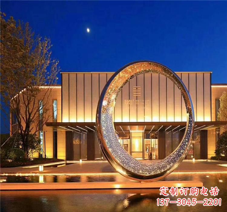 辽宁不锈钢圆环雕塑给空间增添无限美感