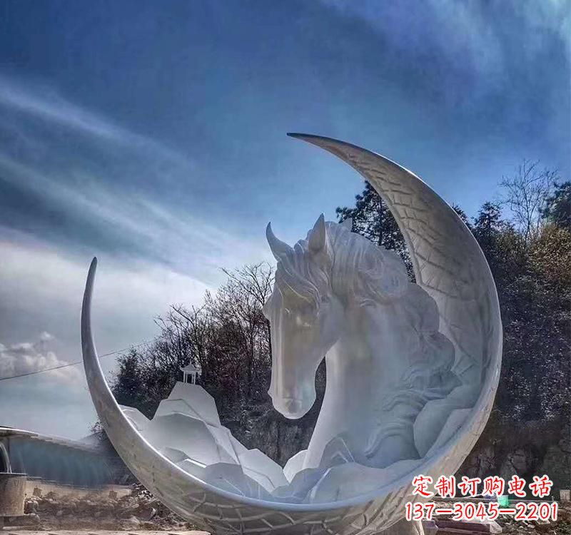 辽宁月亮的美丽缠绕——不锈钢月亮马雕塑