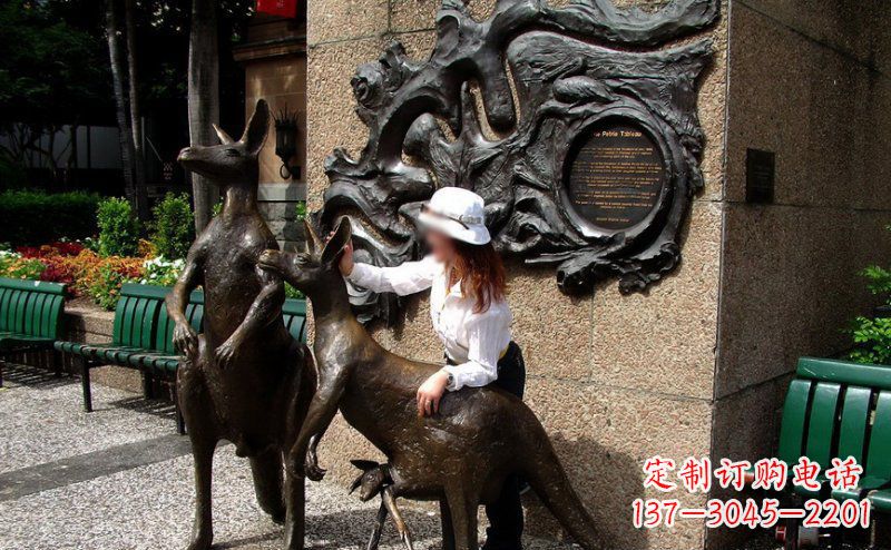 辽宁袋鼠雕塑——装点步行街的美丽风景