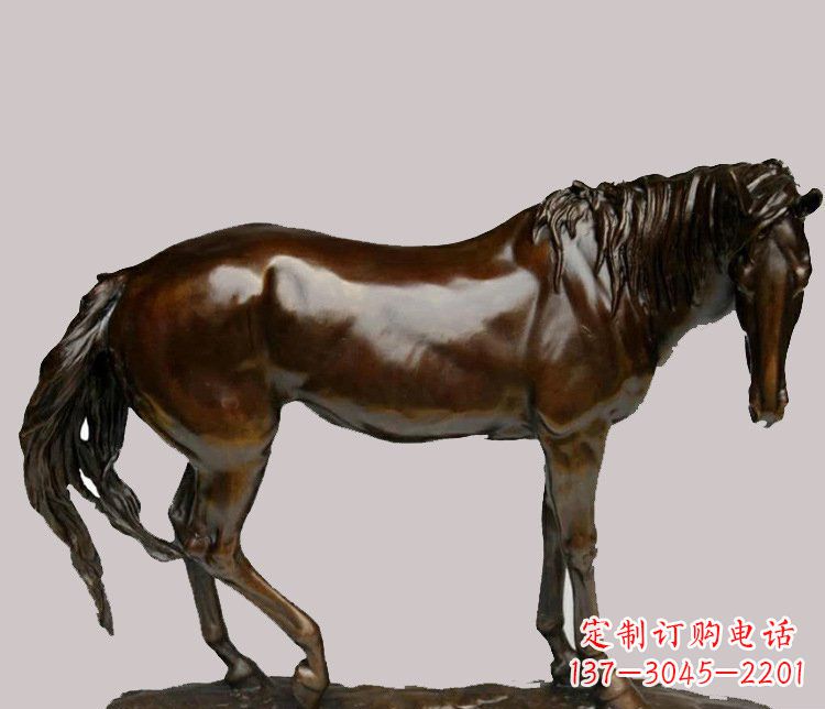 辽宁草原上的动物雕塑