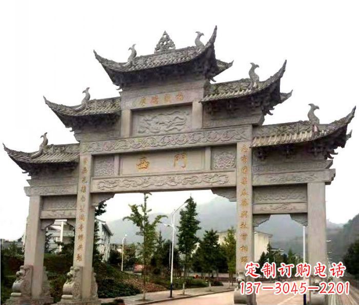辽宁村口三门石雕牌楼