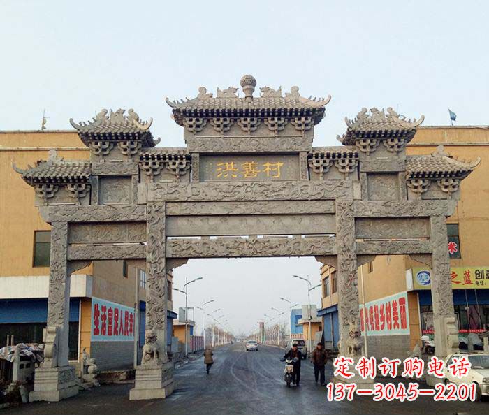 辽宁传承古老艺术——村口三门石雕牌坊