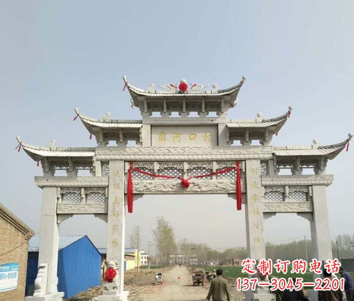 辽宁村口石雕牌楼
