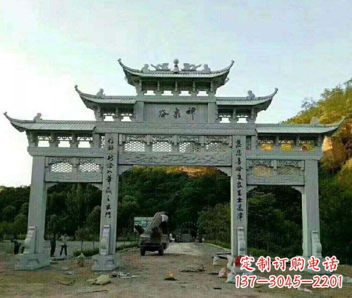 辽宁村口石雕牌楼千百年文化瑰宝