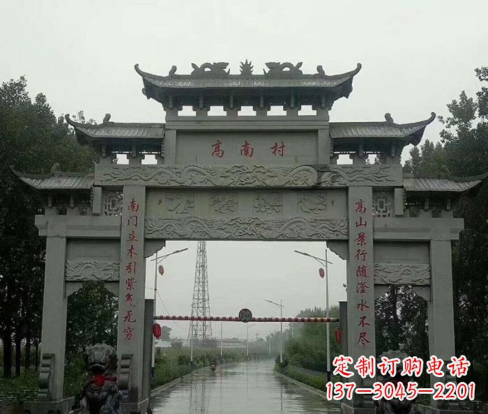 辽宁村口的石雕牌楼——缅怀传统文化