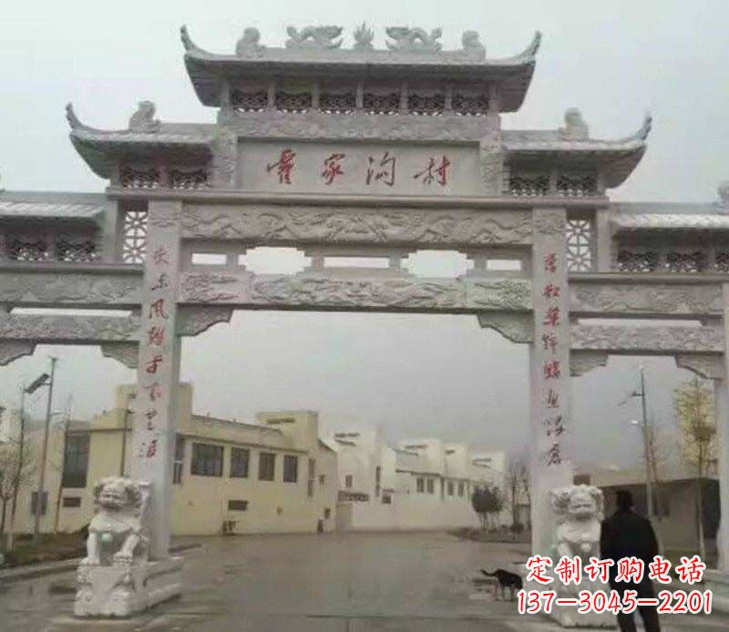 辽宁村庄三门石牌坊雕塑的历史与文化