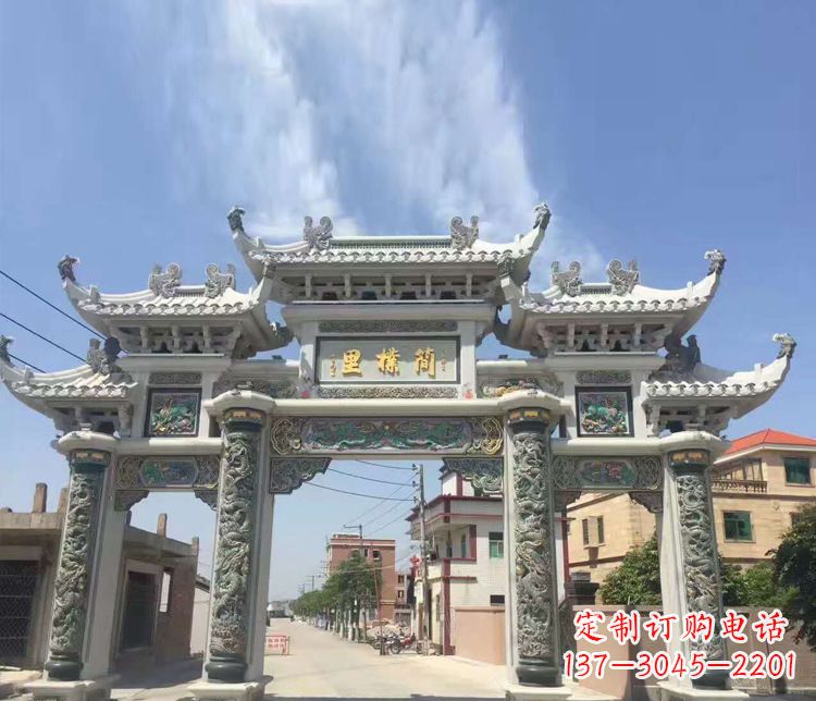辽宁传承古老技艺 牌坊雕塑美化村庄