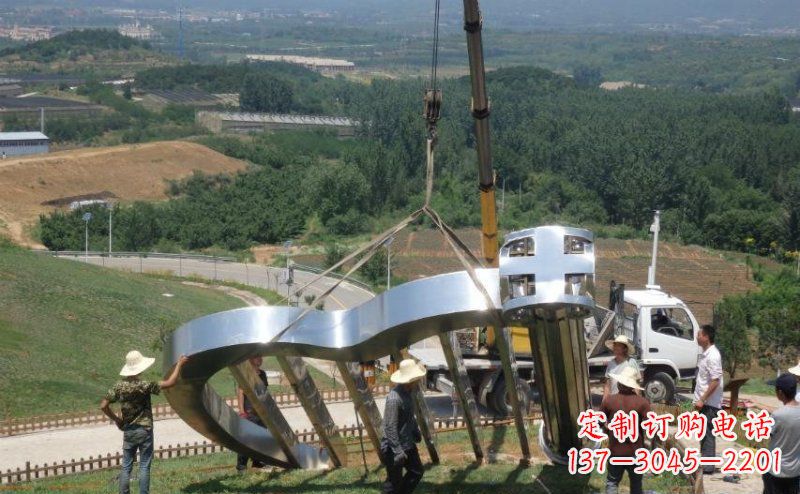 辽宁公园竖琴雕塑——缔造完美的艺术景观