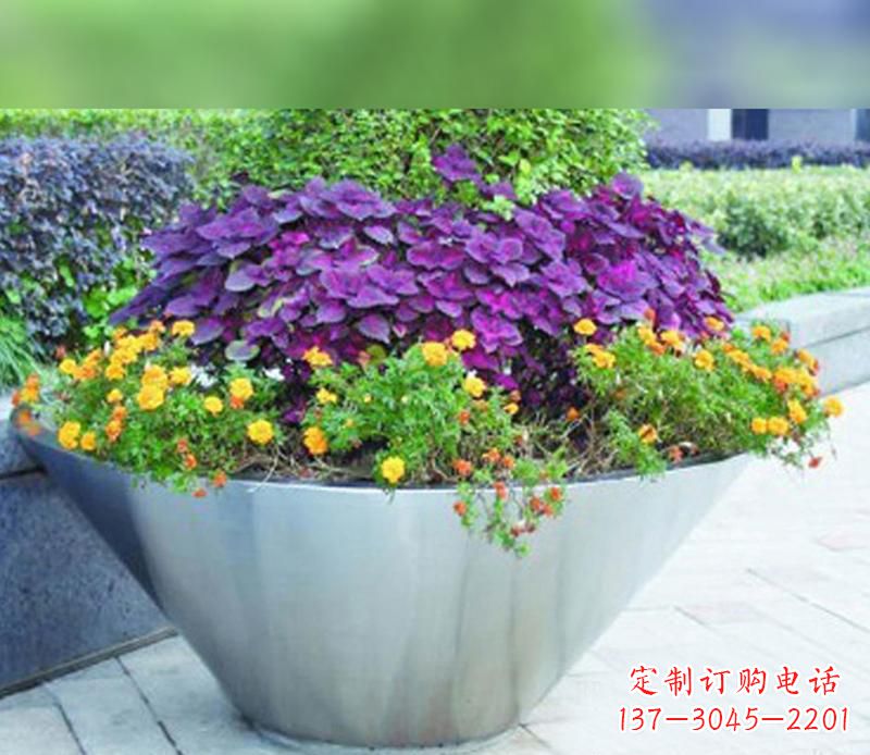 辽宁中领雕塑精致无比的花盆雕塑