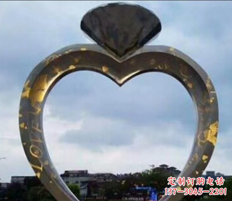 辽宁不锈钢大型钻石戒指景观雕塑
