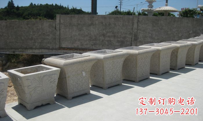 辽宁大理石花盆石雕 – 在公园展现精美自然风貌