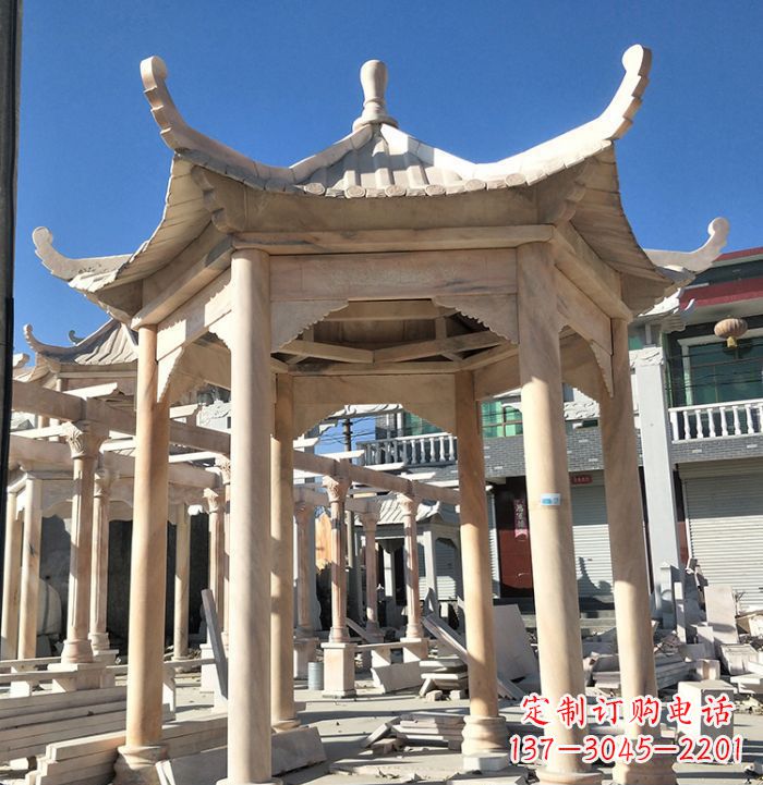 辽宁公园晚霞红凉亭雕塑