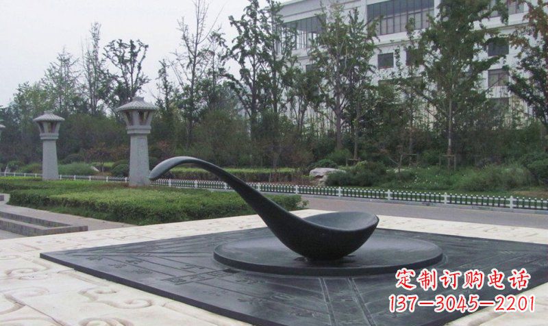 辽宁中领雕塑指南针铜雕——定制你的独特景观