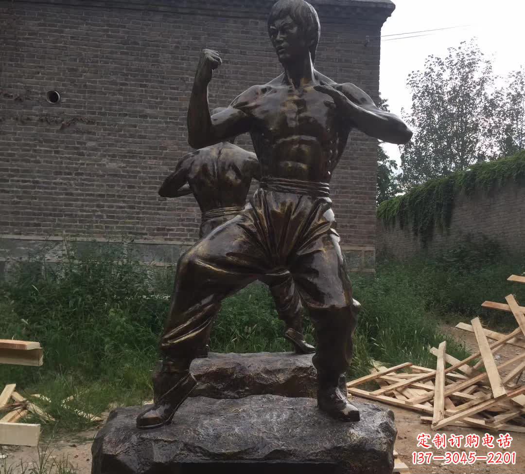 辽宁令人叹为观止的李小龙铜雕