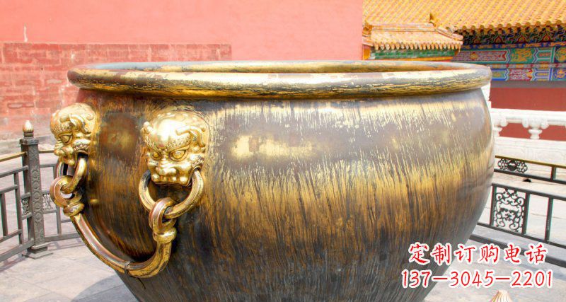 辽宁故宫圆形水缸铜雕,展现古典典雅之美