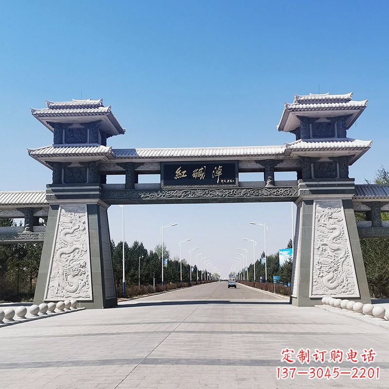 辽宁红碱淖景区石雕汉阙大门