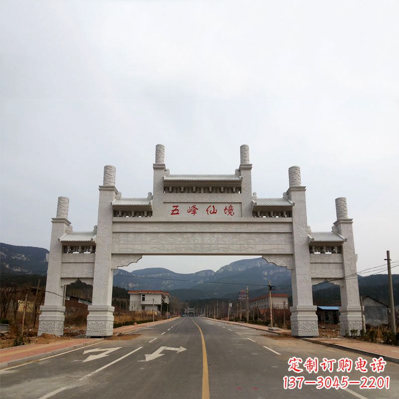 辽宁领雕塑：景区路口三间四柱牌坊雕塑