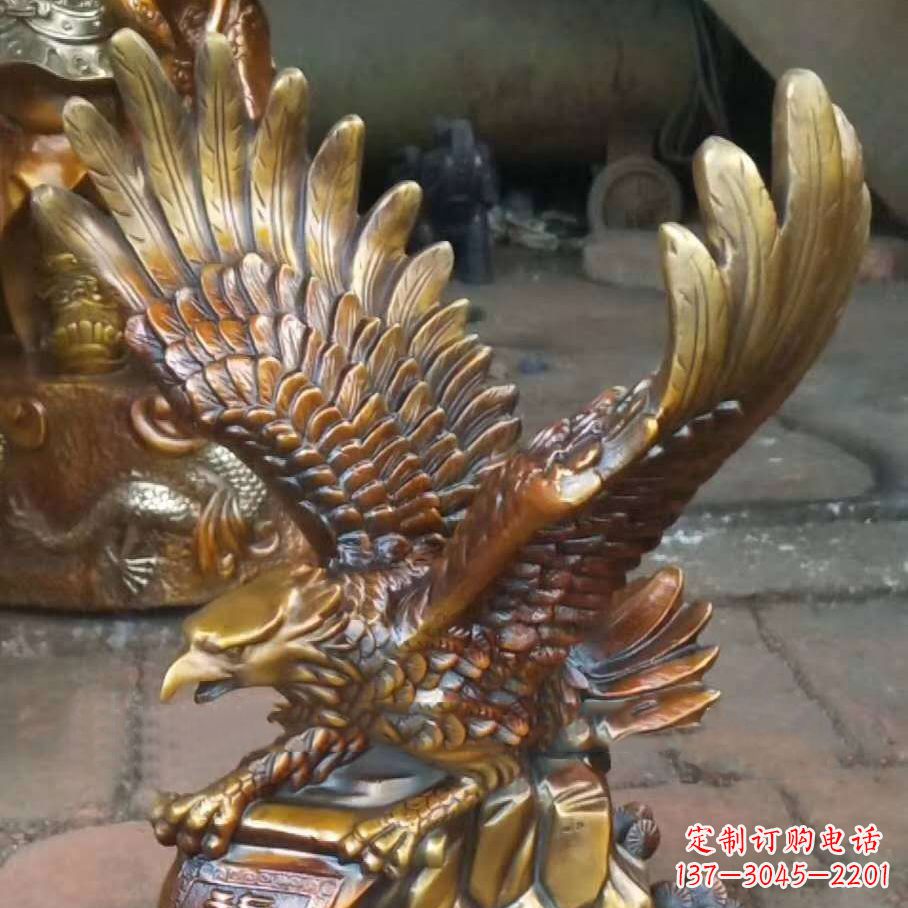 辽宁雕塑精灵:翱翔于天际的老鹰雕塑
