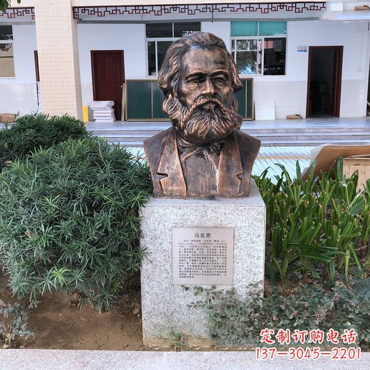 辽宁马克思铸铜头像雕塑，记录校园历史精彩