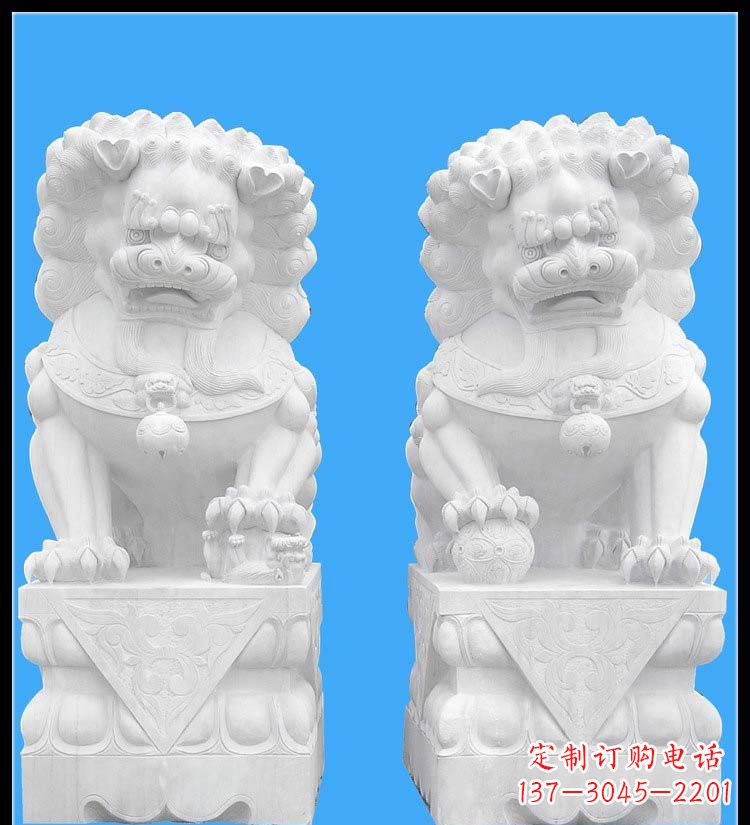 辽宁门口踩球狮子石雕