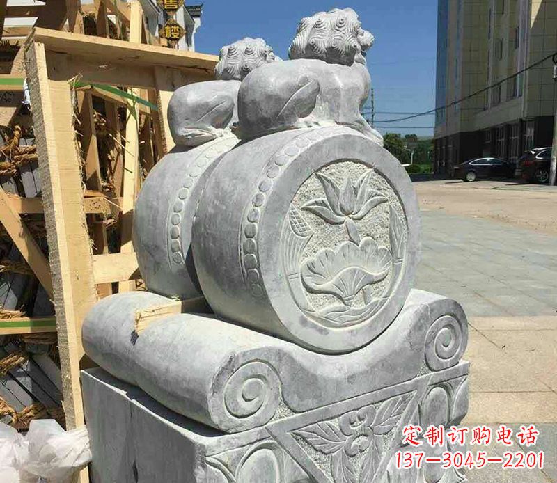 辽宁中领雕塑：仿古石门墩石雕艺术品