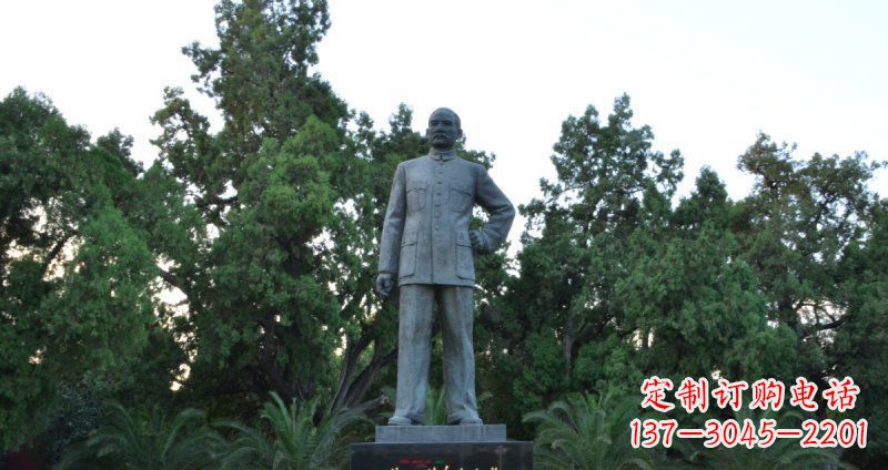 辽宁孙近代名人铜雕_1